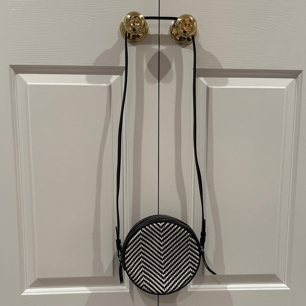 Banana Republic Black and White Synthetic Material Crossbody Bag.